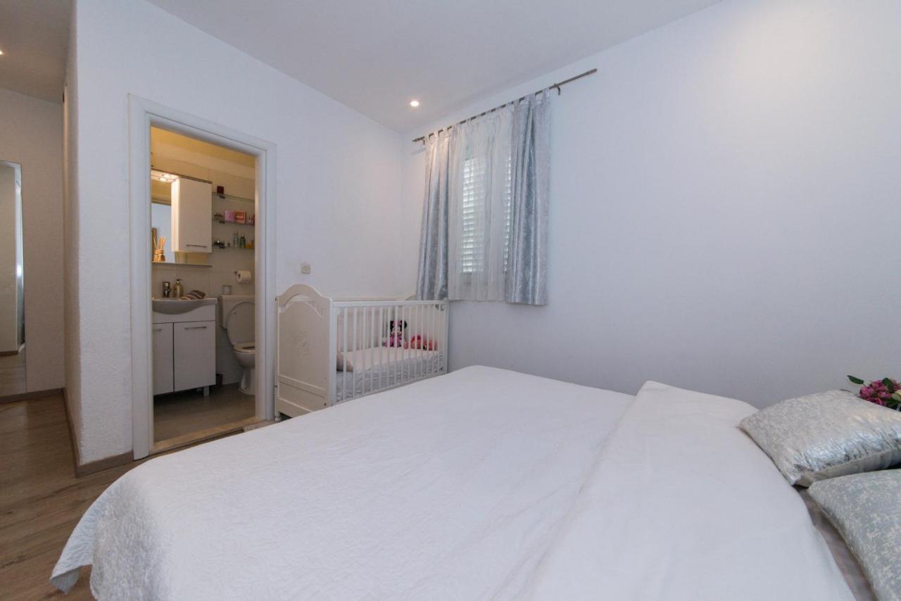 Апартаменты Apartman Luka Vila Vesa Promajna With Jacuzzi & Garden Экстерьер фото