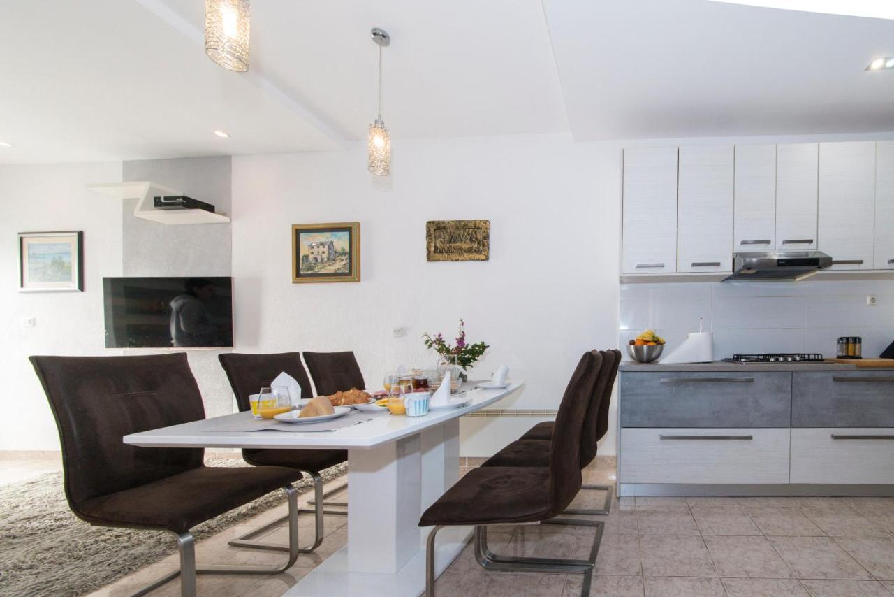 Апартаменты Apartman Luka Vila Vesa Promajna With Jacuzzi & Garden Экстерьер фото